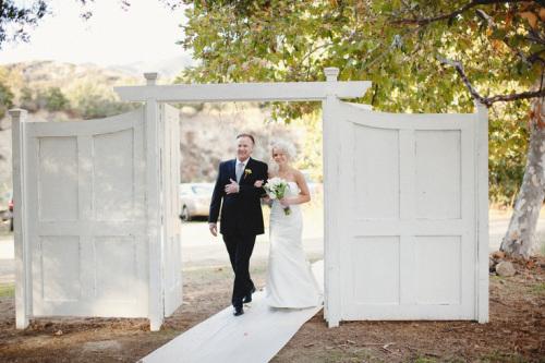 colores-de-boda-puertas-ceremonia-1
