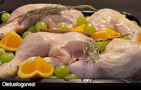 pollo-uvas-naranjas-como1