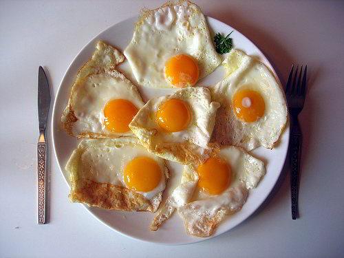 cómo tomar claras de huevo