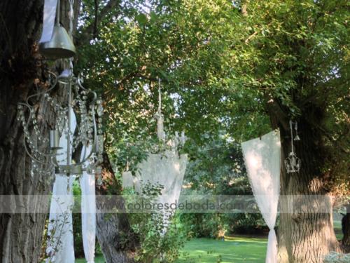 1-colores-de-boda-ceremonia-puertas-lamparas-cortinas-29
