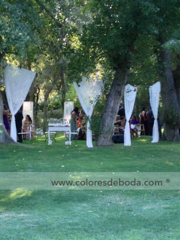1-colores-de-boda-ceremonia-puertas-lamparas-cortinas-20