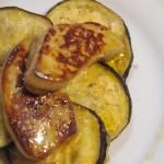 Foie sobre tempura de berenjenas 