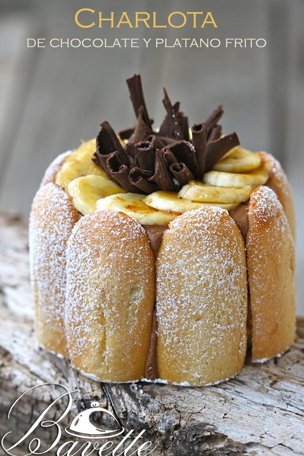 Charlota de chocolate con plátano frito