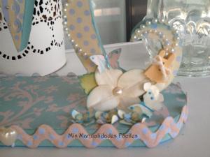 Bouquet de flores y aplicaciones de madera