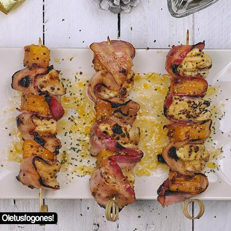 http://www.cocina.es/blogs/oletusfogones/2013/12/24/brochetas-de-pollo-bacon-y-calabaza/