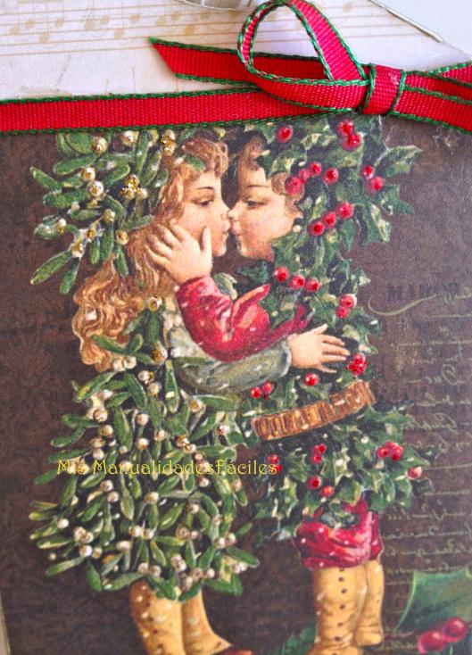 Beso niños Acebo Navidad