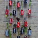 Jardín vertical realizado con botes de cocacola. #compartecocacolacon Rosa Montesa . Reciclado Creativo