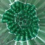 Lámpara realizada con 125 botellas de plástico recicladas - Lamp made with 125 recycled plastic bottles http://youtu.be/lwt43vjl2fs