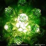 Lámpara realizada con 125 botellas de plástico http://www.youtube.com/watch?v=lwt43vjl2fs