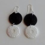 Earrings and a necklace with recycled filters Dolce Gusto Capsules. Pendientes y collares utilizando filtros de cápsulas de café Dolce Gusto