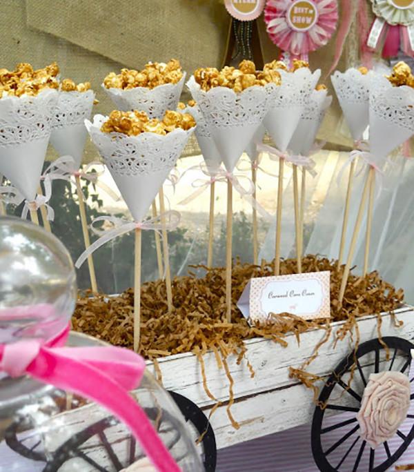 Conos de blondas para mesa dulce