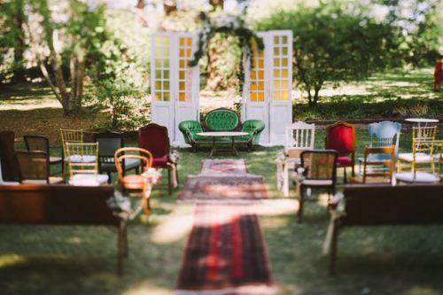 colores-de-boda-sillas-ceremonia-diferentes-5