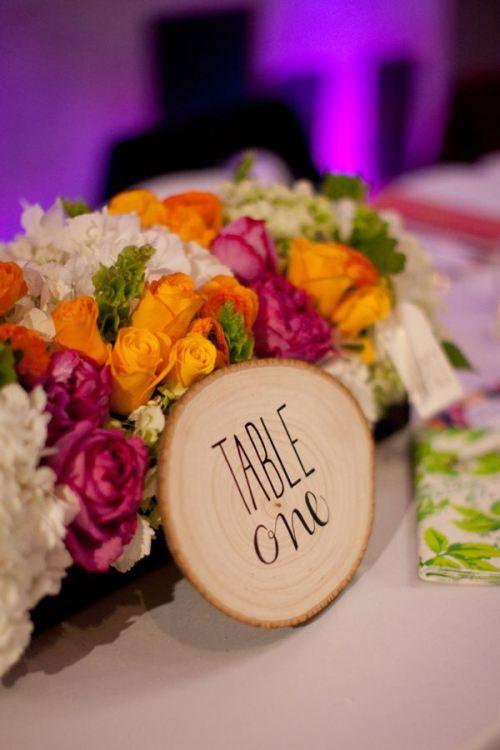 colores-de-boda-meseros-rodajas-madera