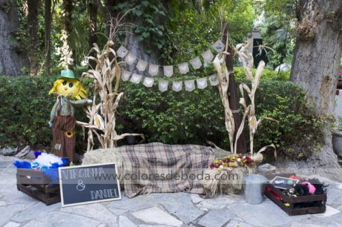 colores-de-boda-photobooth-rustico-maiz-espantapajaros