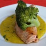 Salmón plancha con salsa de mango