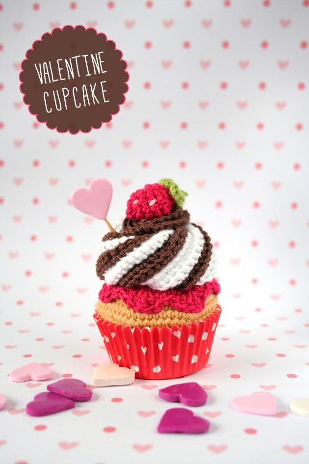 i-am-a-mess-valentine-crochet-cupcake-1