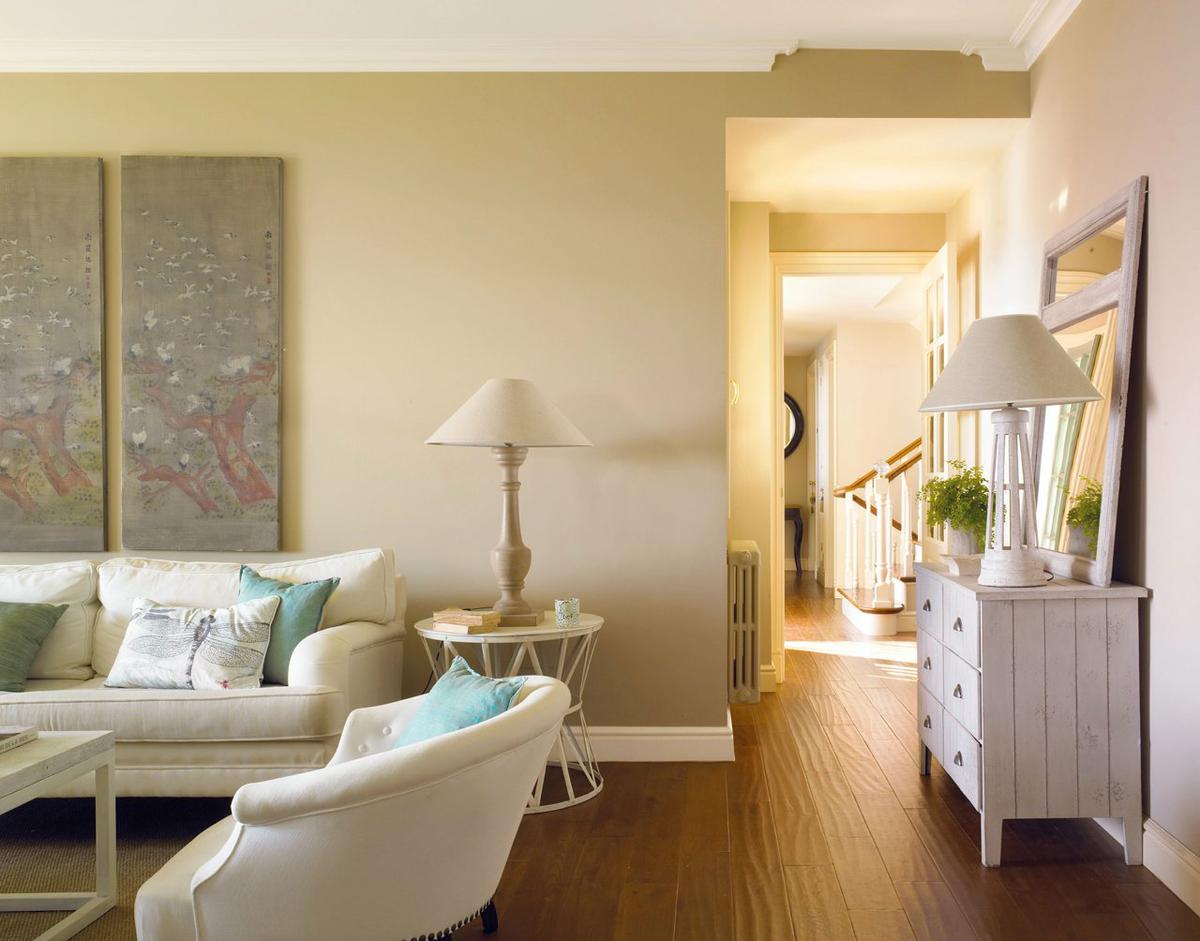 salon_con_dos_lamparas_de_sobremesa_1280x1004