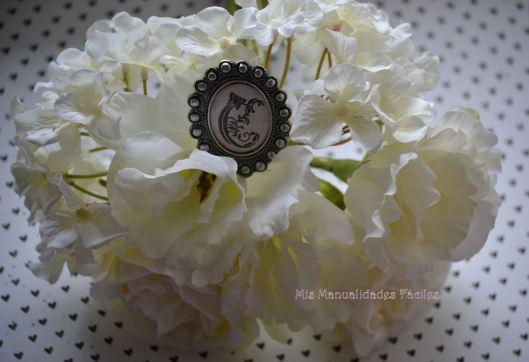 Broche bolitas Iniciales