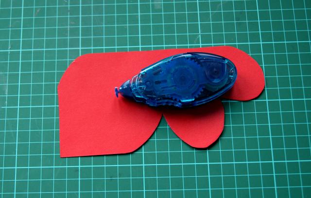 tarjeta de corazones pegamento