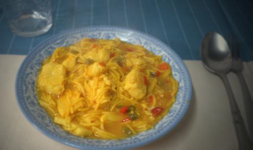 Fideos con merluza y calamar