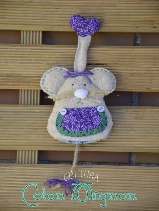 Ratón llavero violeta