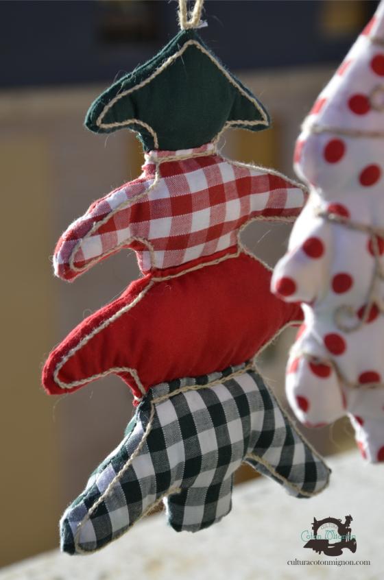 arbol en partes tela navidad