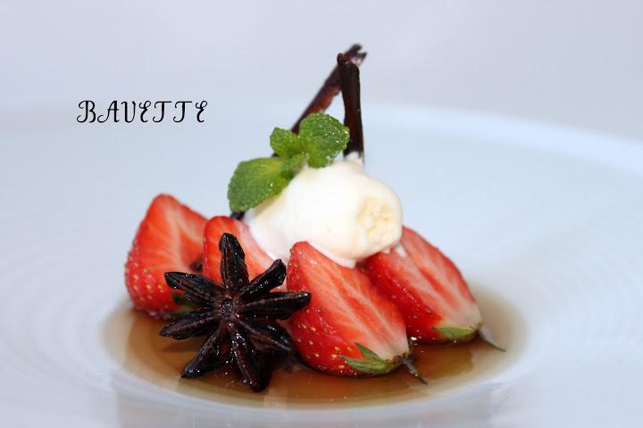 Fresa maceradas en vinagre balsámico y helado de vainilla