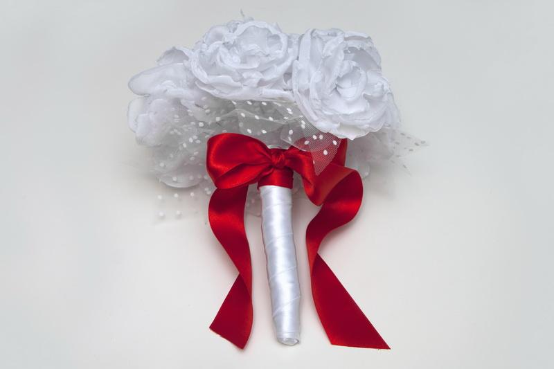 ramo de novia de peonías blancas