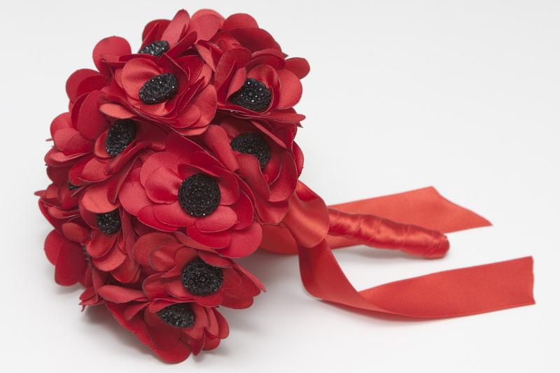 ramo de novia de anémonas confeccionado por Blanca Blanco