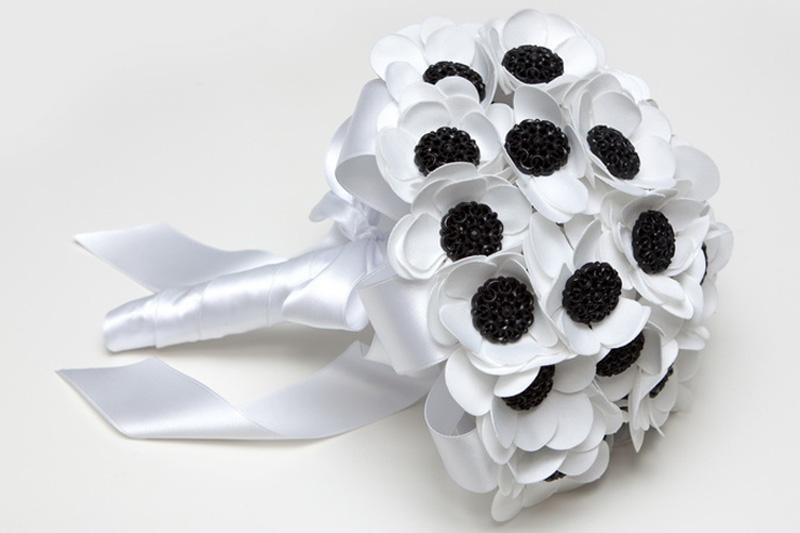 ramo de novia de anémonas confeccionado por Blanca Blanco