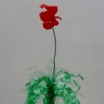 Cómo hacer flores rojas tipo orquídeas reciclando una botella de plástico - How to make red flowers like orchids recycling a plastic bottle http://youtu.be/o9ZJGZDIp3g
