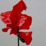 Cómo hacer flores rojas tipo orquídeas reciclando una botella de plástico - How to make red flowers like orchids recycling a plastic bottle http://youtu.be/o9ZJGZDIp3g