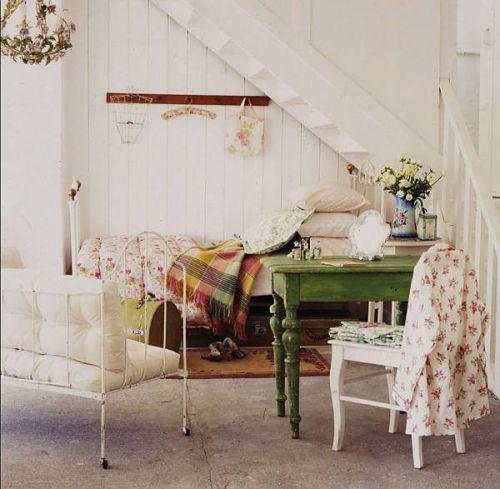 rincones_con_encanto_hueco_debajo_escalera_trabajo_leer_blog_ana_pla_interiorismo_decoracion_2