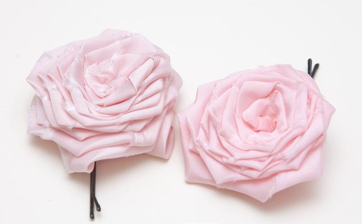 horquillas de rosas confeccionadas por Blanca Blanco