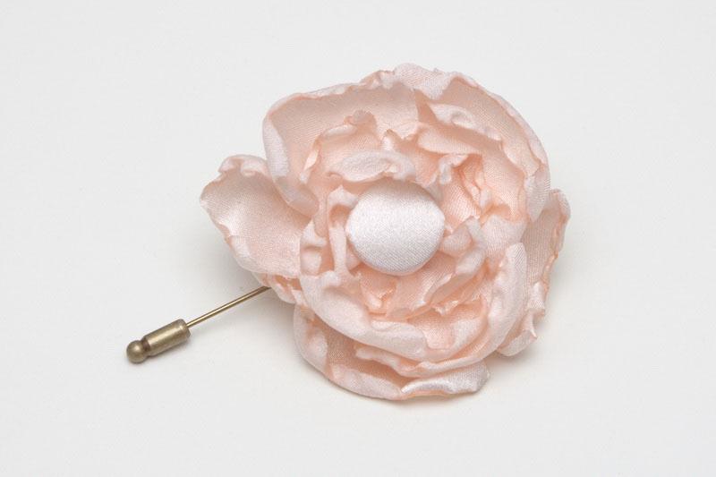 Alfiler novio confeccionado por Blanca Blanco