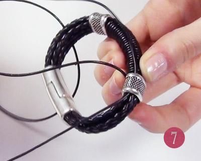 Paso 7 - Introducimos el extremo por la otra cuenta de zamak