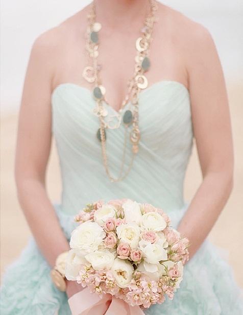Vestido de novia azul pastel