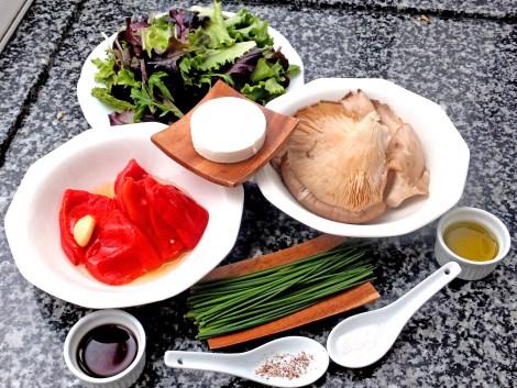 Ensalada Templada de Setas, piquillos y rulo de cabra 7