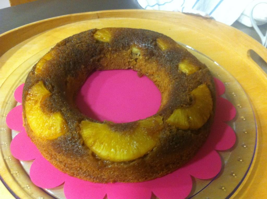 Bizcocho de piña ya desmoldado