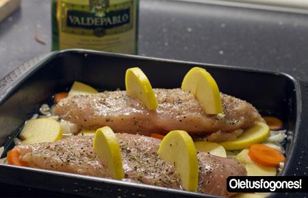 Pechugas al horno en salsa de manzana