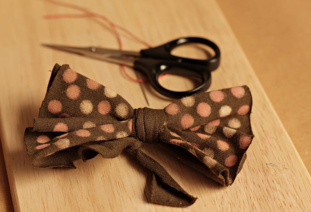 tapamos el cosido con la tira de camiseta