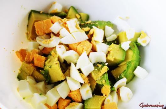 Sándwich de aguacate y huevo