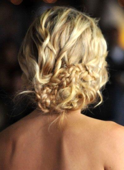 Peinado de novia con un efecto despeinado