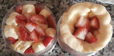 FRESAS EN EL MOLDE CON CREMA, RELLENO Y MÁS FRESAS