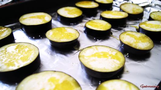 Milhojas de berenjena tomate y queso