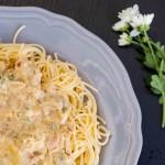 Spaghetti con salsa de alcachofas