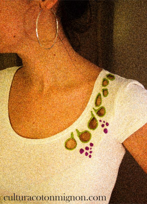 Camiseta con bordado ingles