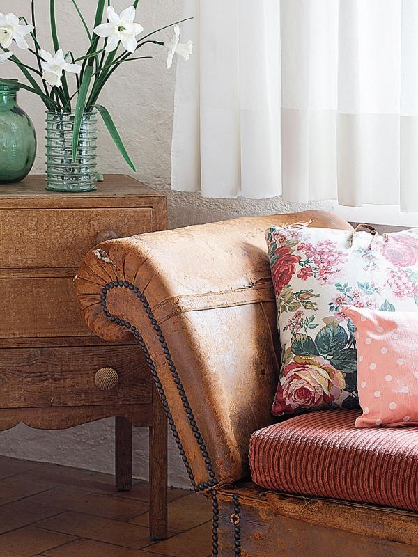romantic-dwellings-rustic-charm-with-a-feminine-touch-3