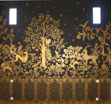 http://www.decorandoparalossentidos.com/2013/12/mural-art-deco-en-oro-impresionante.html
