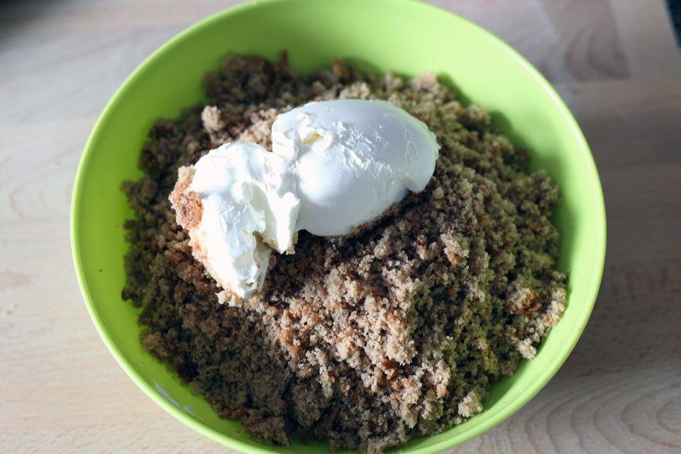 Bizcocho desmigado con queso crema